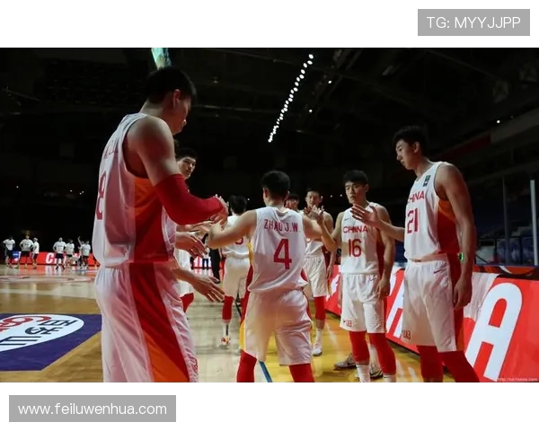 中国男篮逆袭战胜强敌 迎来世界杯开门红 全队拼搏展现团结精神