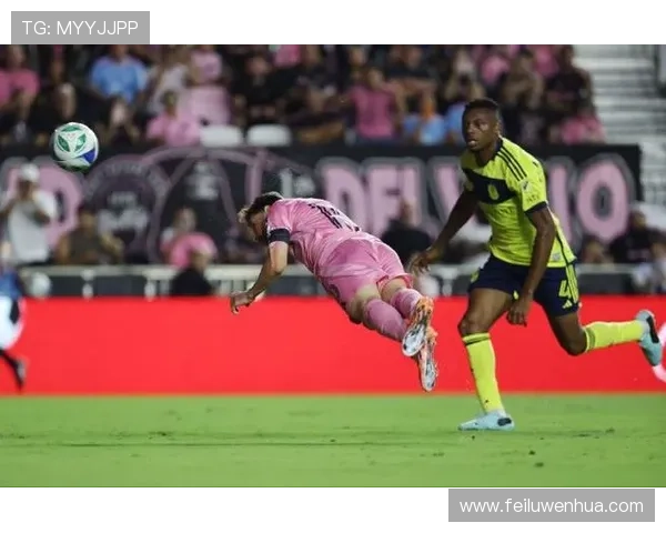 梅西带领迈阿密国际大胜对手进军决赛，展现王者风范引发热议