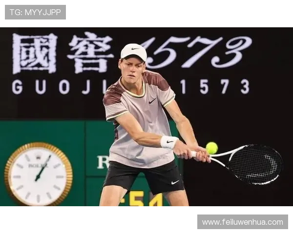 网球赛事最新动态：顶级选手争锋激战，谁将捧起冠军奖杯？