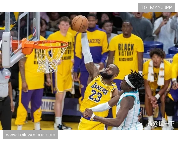 詹姆斯领衔湖人队再度崛起 新赛季NBA东西部强队角逐激烈